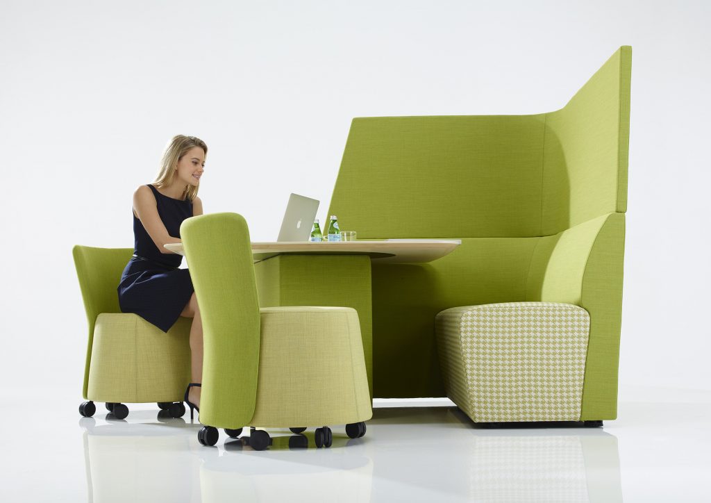 Banquette lounge à dossier haut pour le travail collaboratif