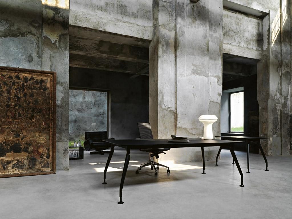 Bureau de direction avec plateau en verre dépoli noir