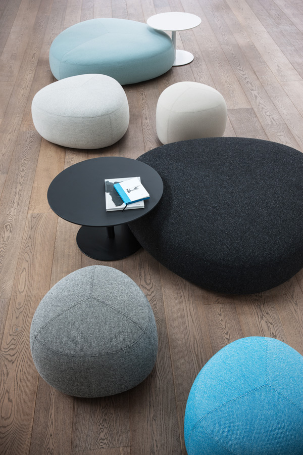 Poufs espace d'accueil KIP