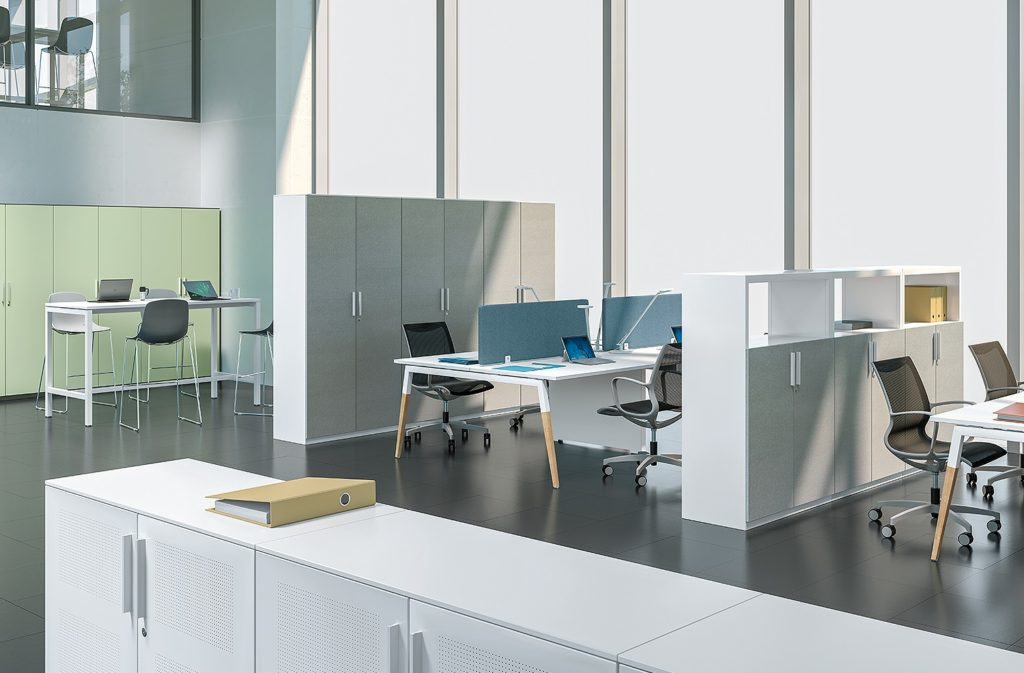 Bureau Open Space Bench : Bureau bench avec pieds en bois pour open space et espace de coworking
