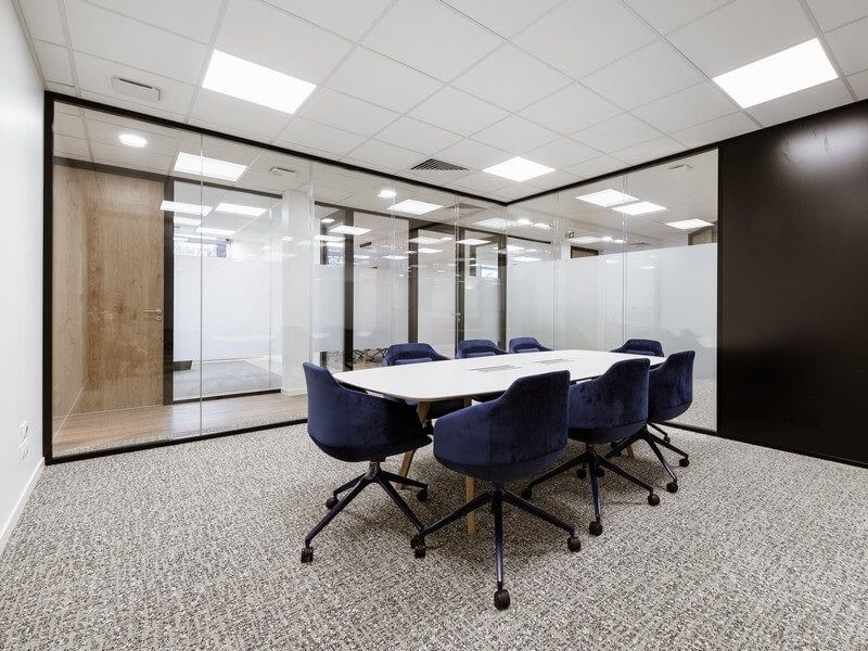Création d'une salle de réunion pour In Extenso par Wood Mobilier.