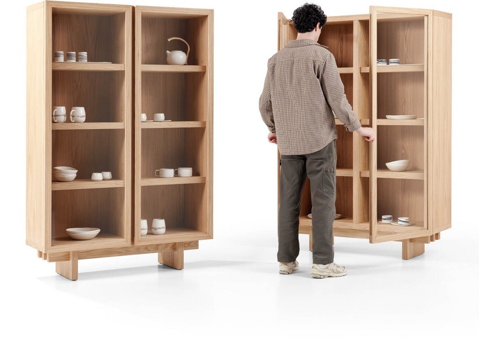armoire en bois clair ESSENCE avec portes vitrées – mobilier de rangement style japonais pour bureau de direction