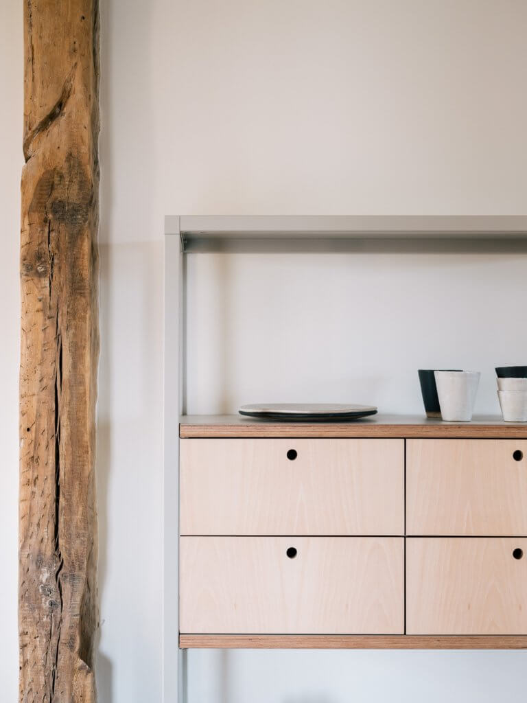 Bibliothèque design avec tiroirs en bois