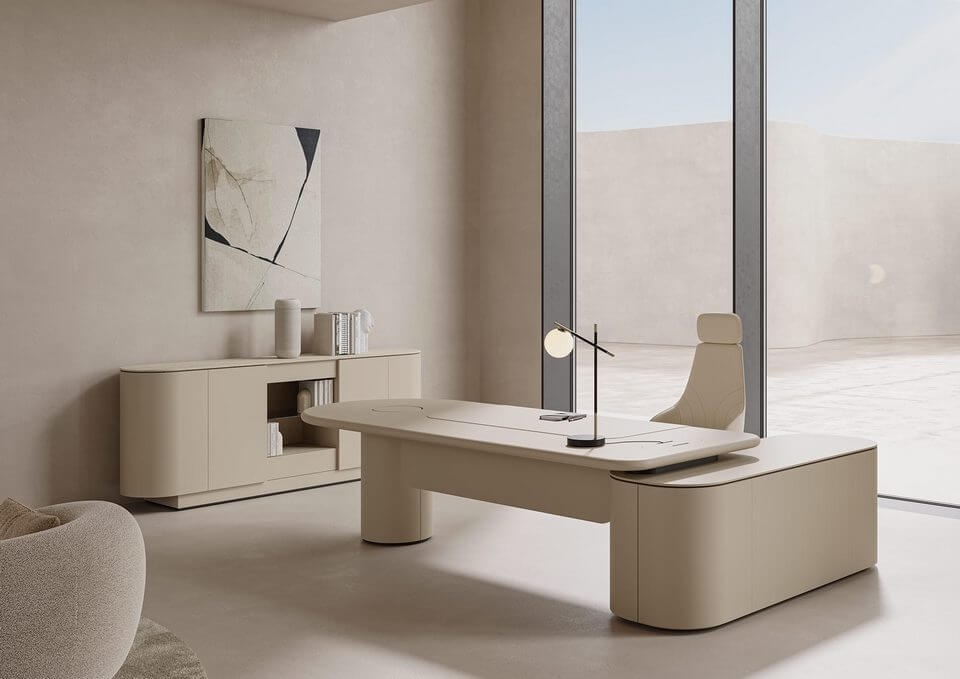 Bureau et fauteuil de direction aux lignes courbes et design