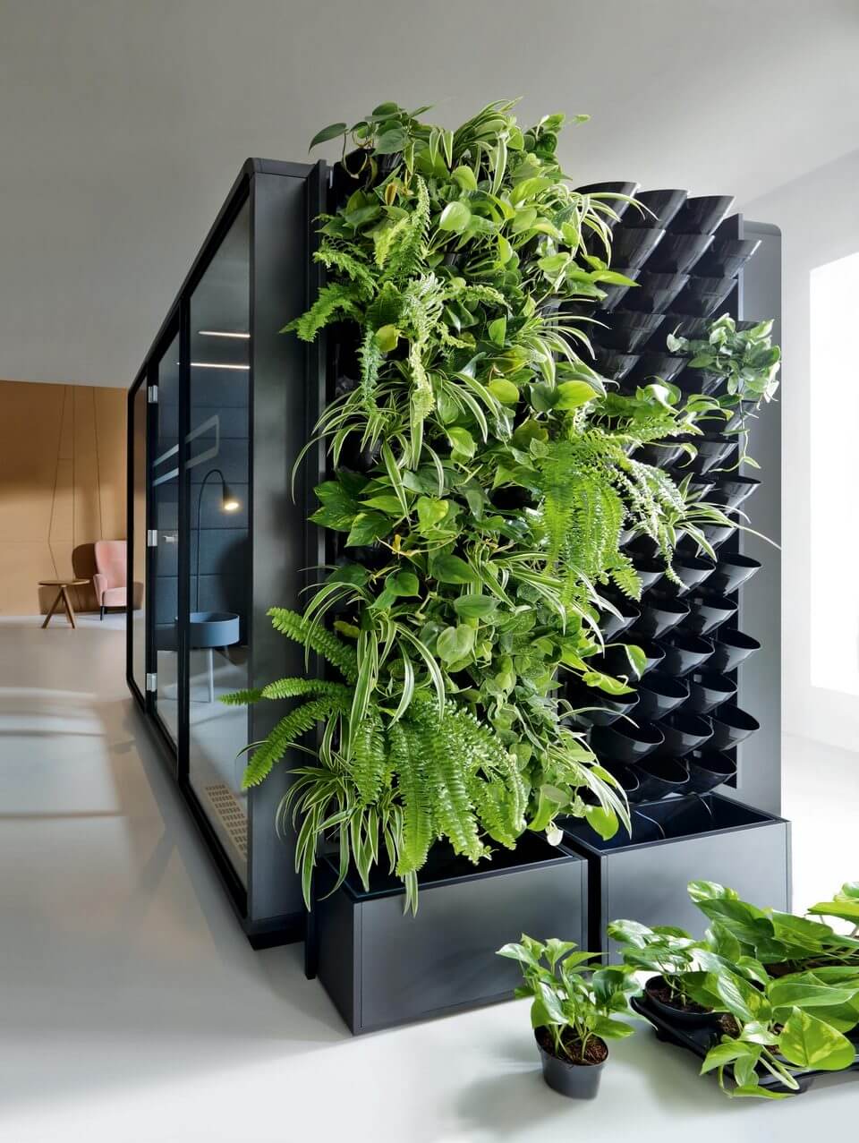 Box de réunion acoustique avec un mur végétal intégré