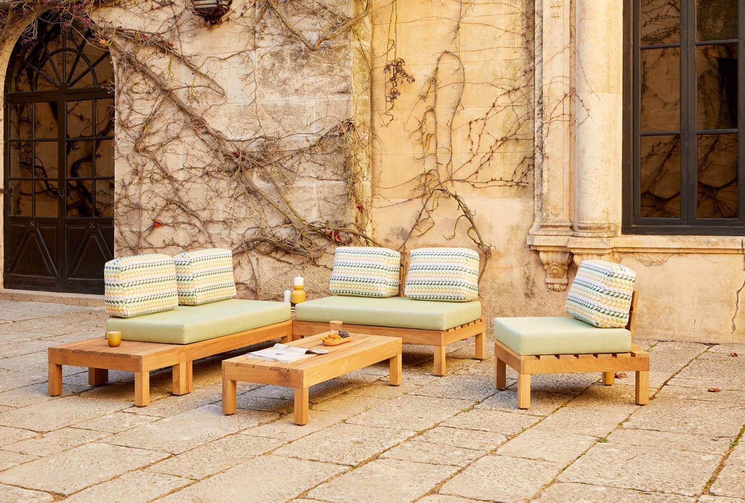 Canapé d'extérieur en bois pour les hôtels et restaurants IROKO