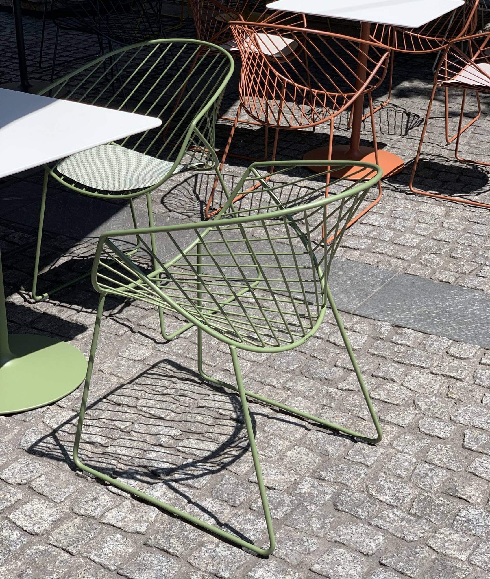 Chaise design pour terrasse de restaurant BOLINA