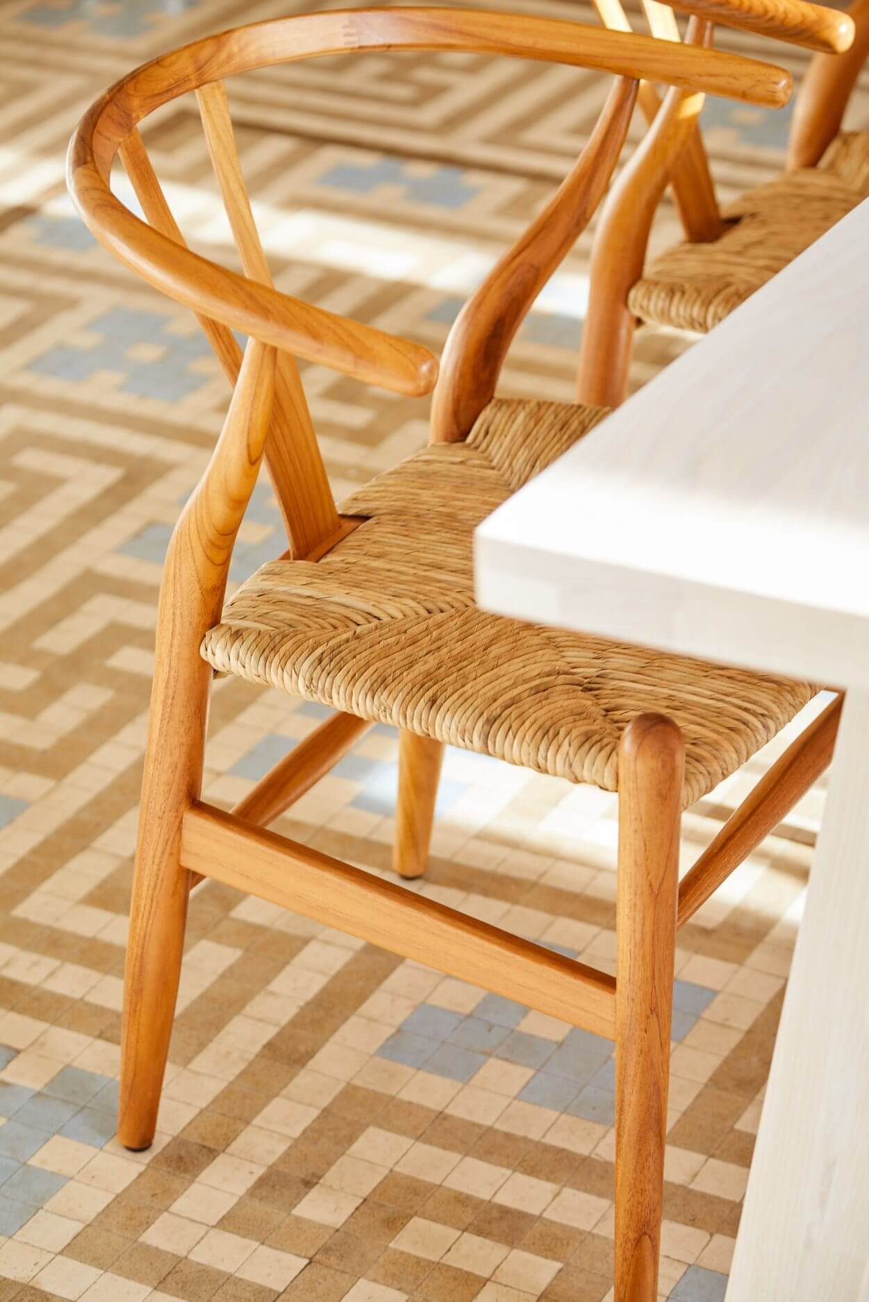Chaise en bois design et vintage avec assise en osier VIVA
