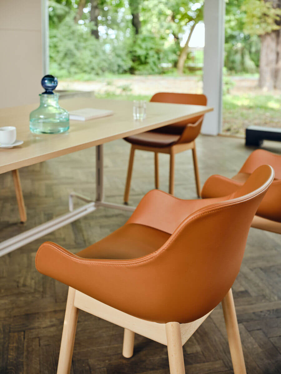 Chaise de réunion en cuir design BALTIQUE