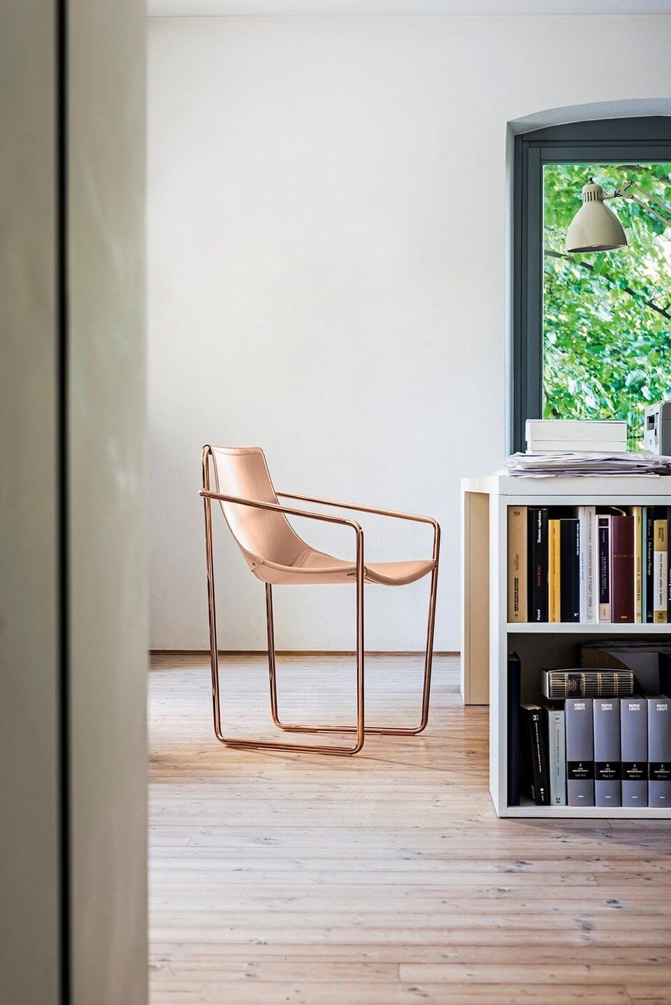 Chaise en cuir tendu design pour les espaces de réunion