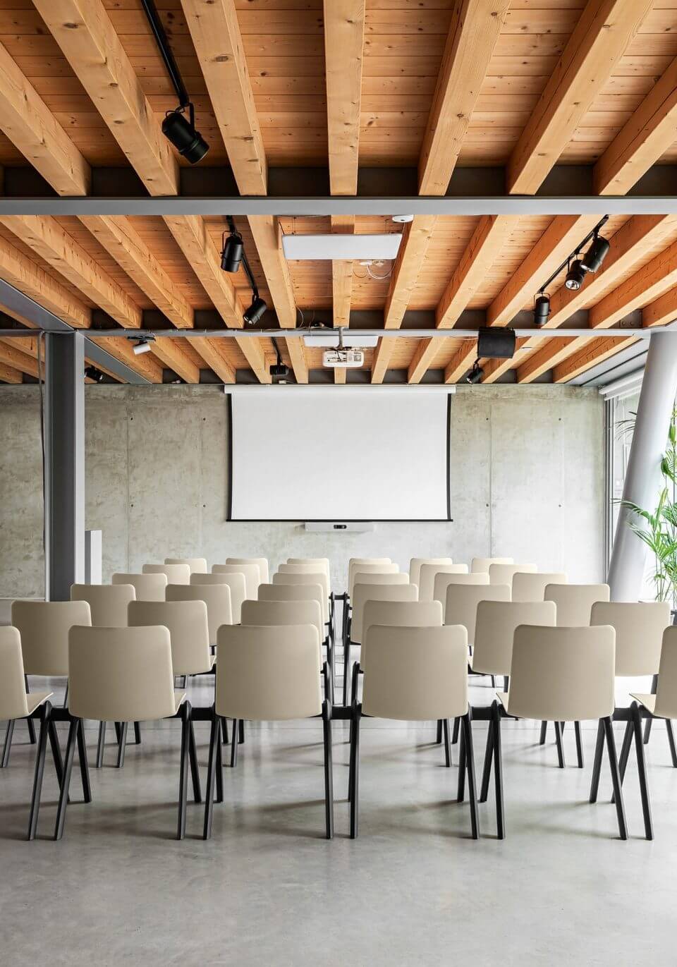 Chaise design pour salle de conférence