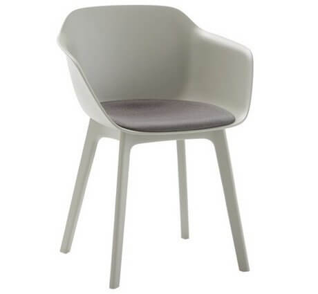 Fauteuil de réunion design avec une assise coque en plastique très solide.