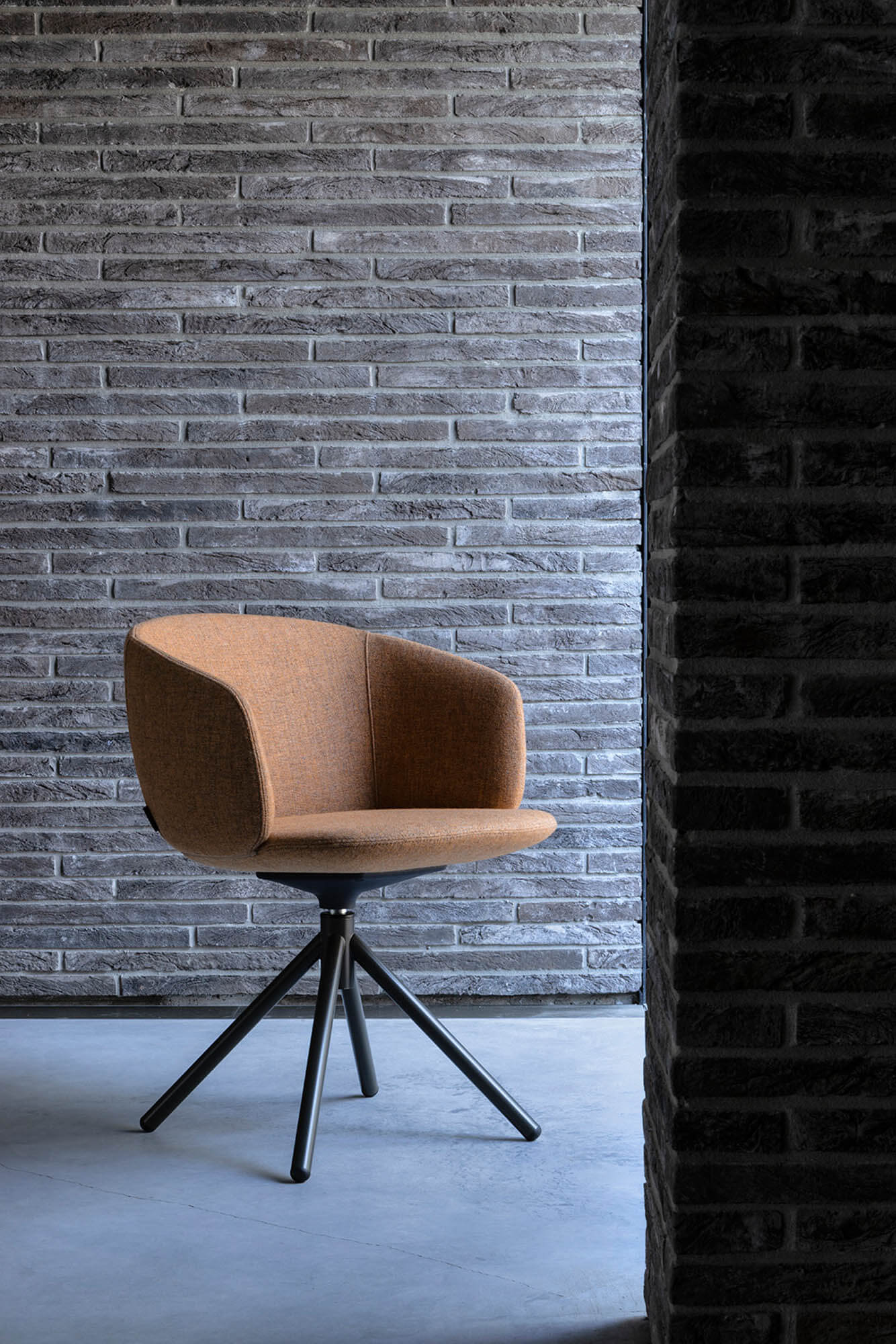 Chaise de réunion design avec assise pivotante NOT