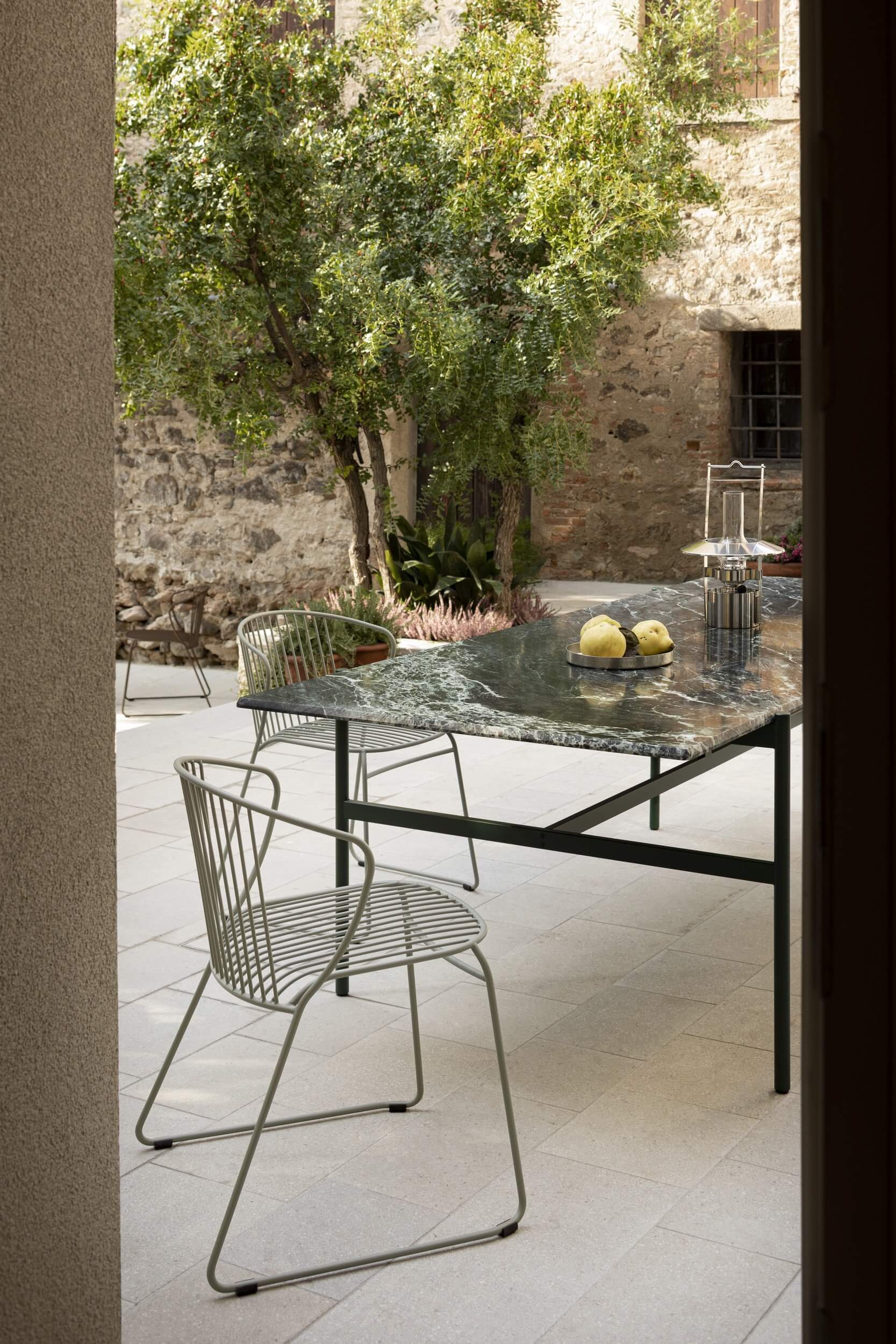 Chaise extérieur professionnel NOT OUT pour les cafés et restaurants.