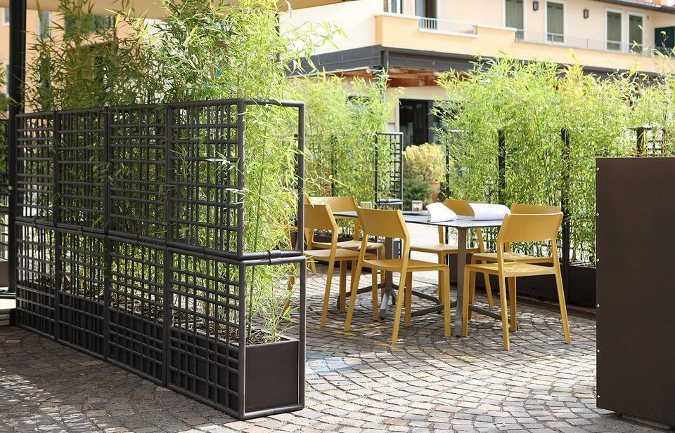 Cloison végétale design pour terrasse de restaurant SIPARIO