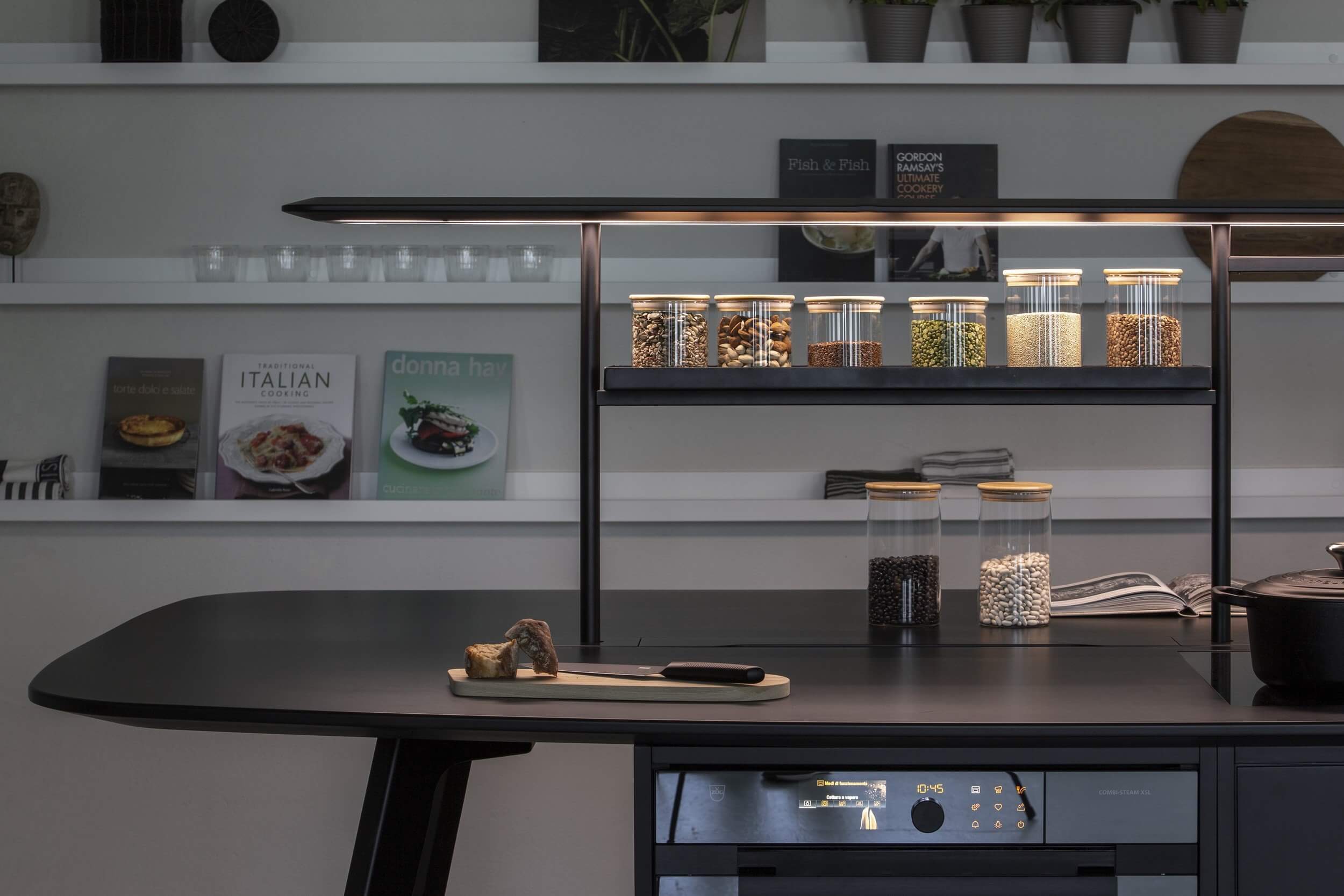 Mobilier design pour la cuisine d'entreprise WING KITCHEN