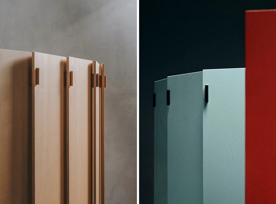 Gros plan comparatif sur les finitions du paravent WOD : détail des lattes en frêne naturel et bois laqué reliées par des charnières en cuir.