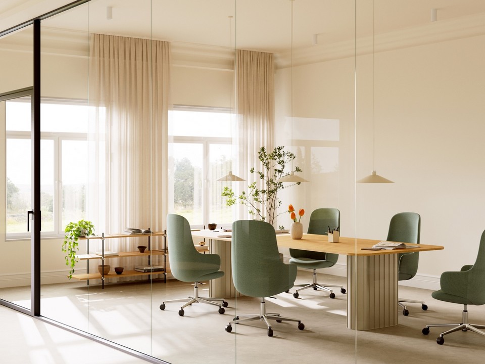 Salle de réunion haut de gamme avec fauteuils de bureau design OSKOL et cloison vitrée