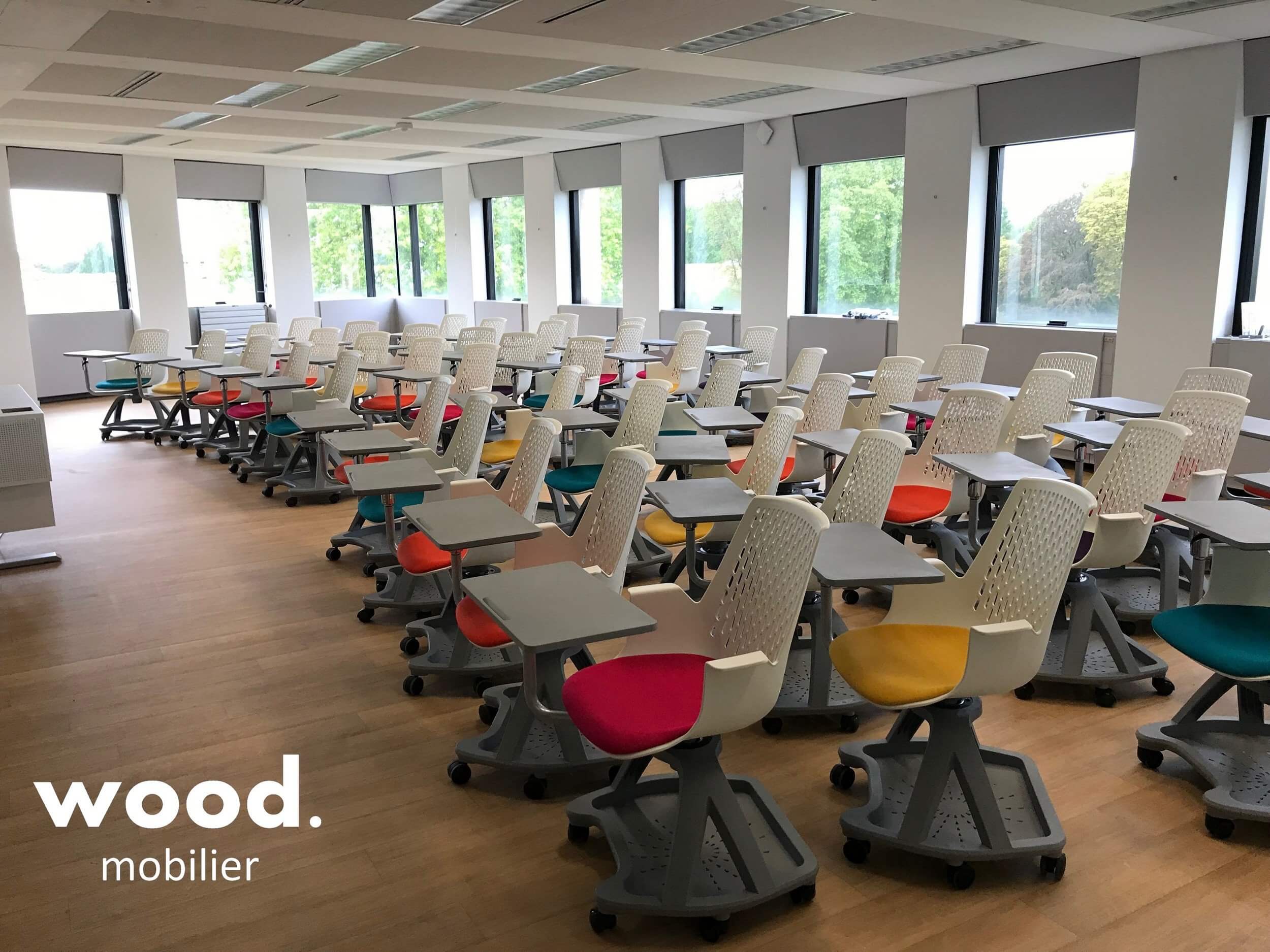 Aménagement d'une salle de classe avec des fauteuils TEACH