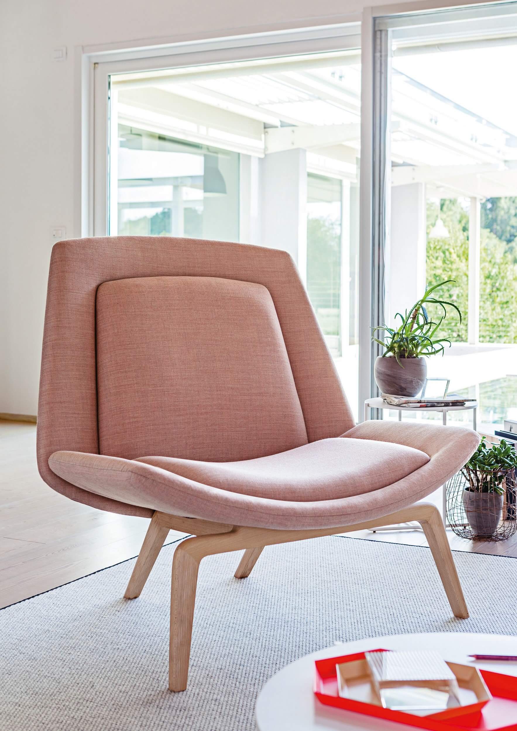 Fauteuil scandinave rose SKOLL