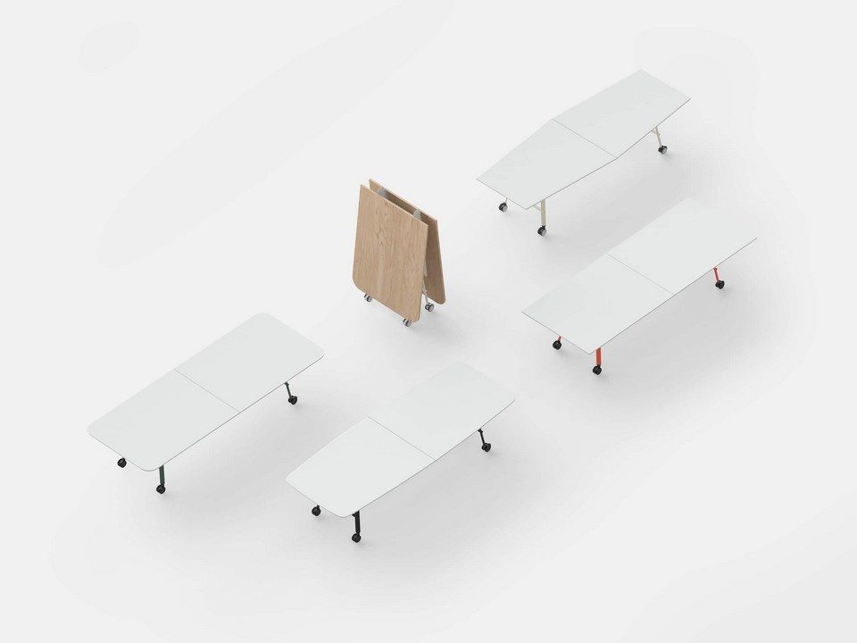 Vue aérienne de cinq tables TT configurables, pliées ou déployées, pour illustrer leur modularité et leur faible encombrement