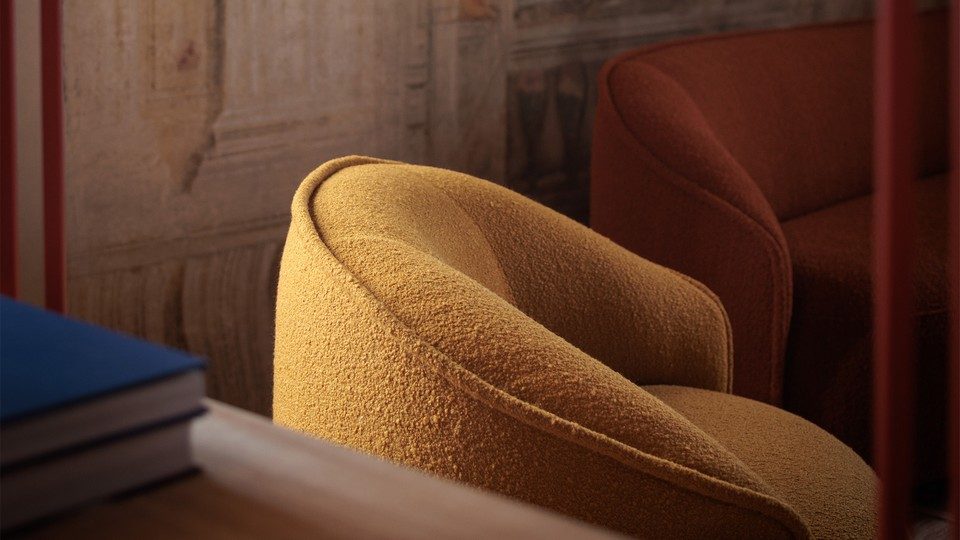 Gros plan macro sur le dossier d'un fauteuil d'attente SIBILLINO en tissu bouclé jaune moutarde, mettant en valeur les finitions et la texture haut de gamme de l'assise.