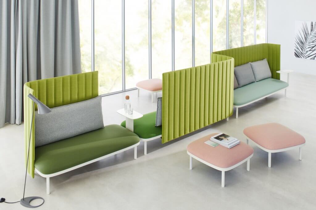 Banquette de coworking pour améliorer l'acoustique des bureaux.