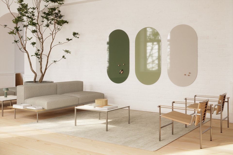 Composition de trois tableaux ovales AMBIT coloris vert et sable créant un mur d'écriture monumental dans un espace collaboratif.