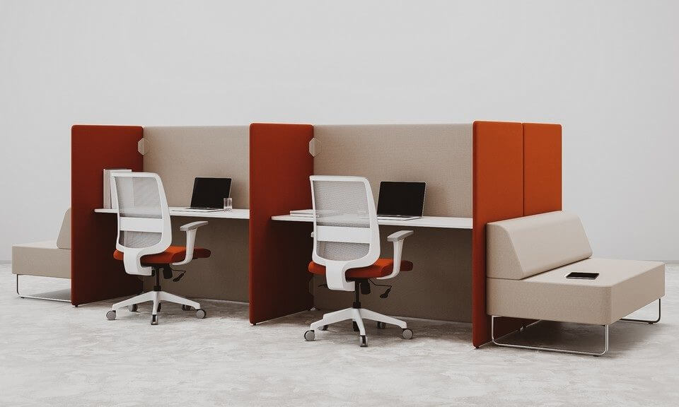 Les panneaux acoustiques SOLODESK permettent de créer des bureaux d'appoints modulables pour les travailleurs nomades 