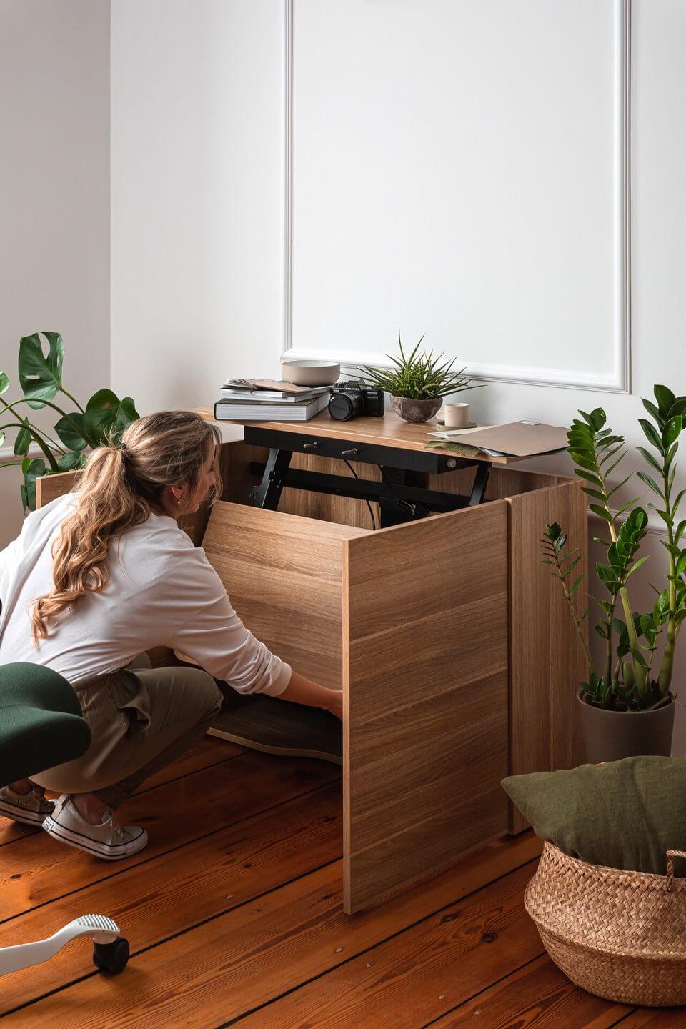 Bureau petit format avec le plateau qui se replie dans un rangement design START