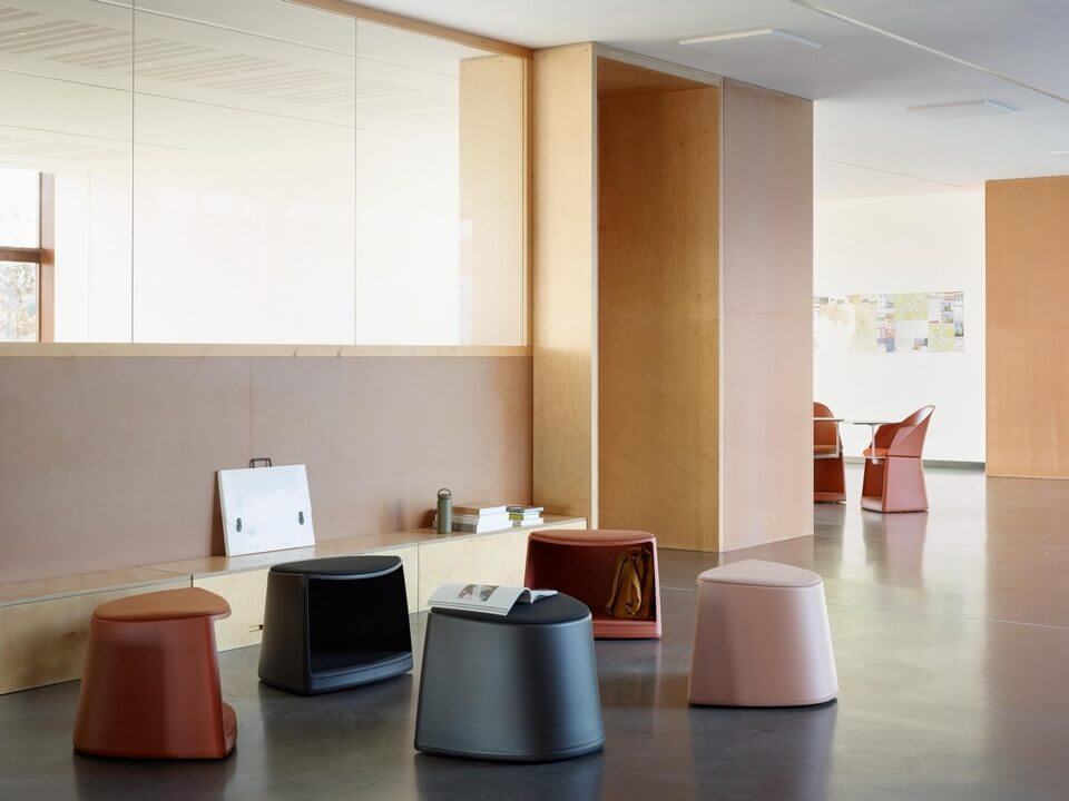 Pouf à roulettes design pour créer des espaces de rencontre agiles