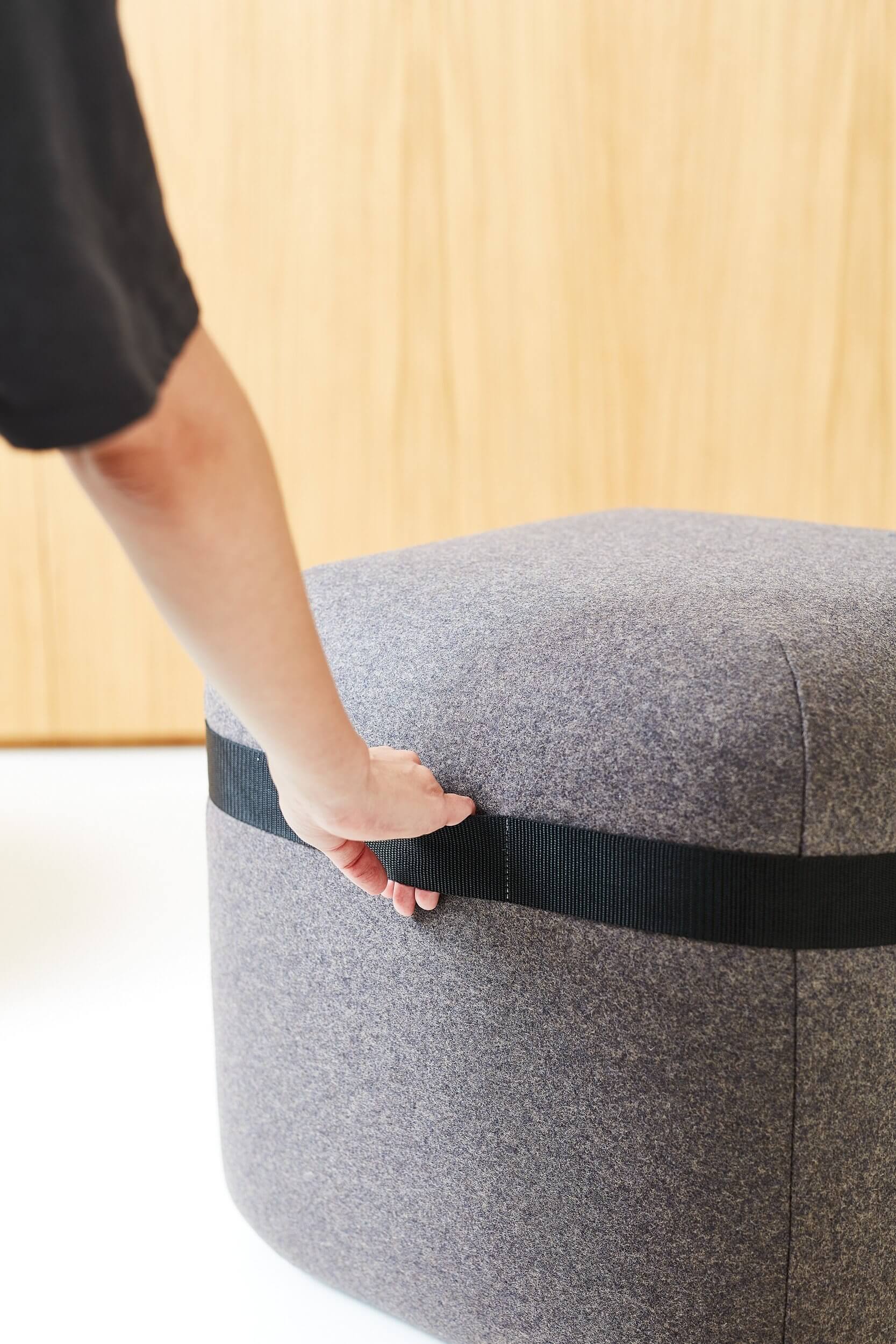 Pouf design avec poignée SEASON.