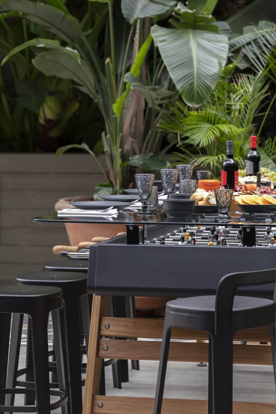 Table baby-foot utilisable en extérieur pour les terrasses