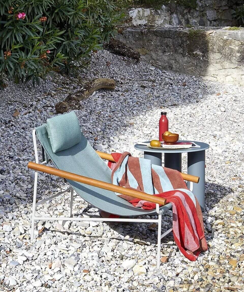 Table basse d'appoint design pour une utilisateur à l'extérieur