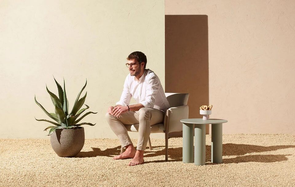 Table basse originale pour les espaces extérieurs des hôtels 