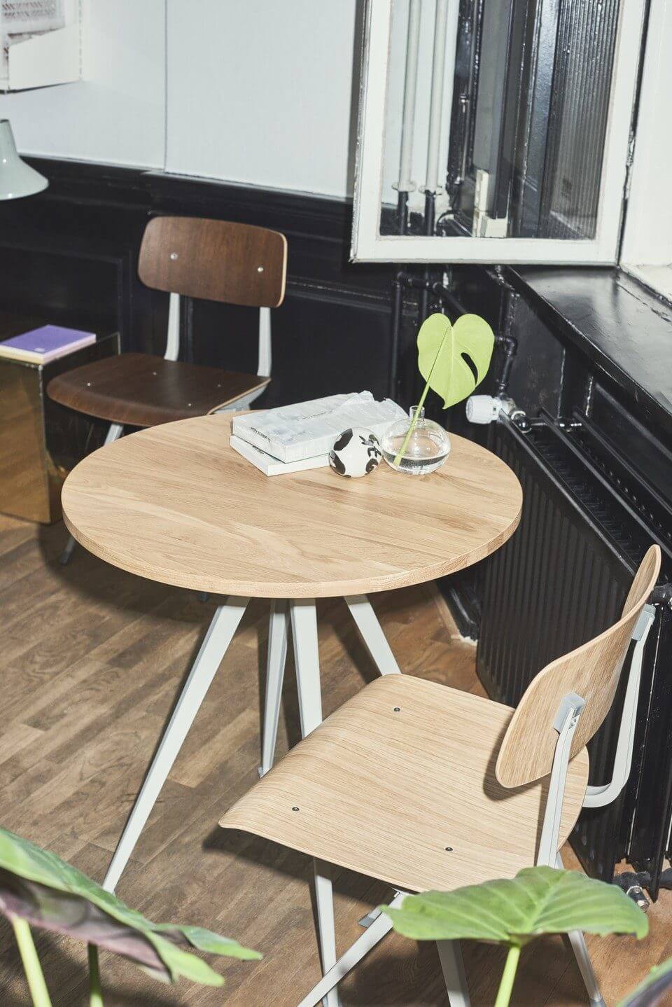 Table design style vintage pour restaurant PYRAMID
