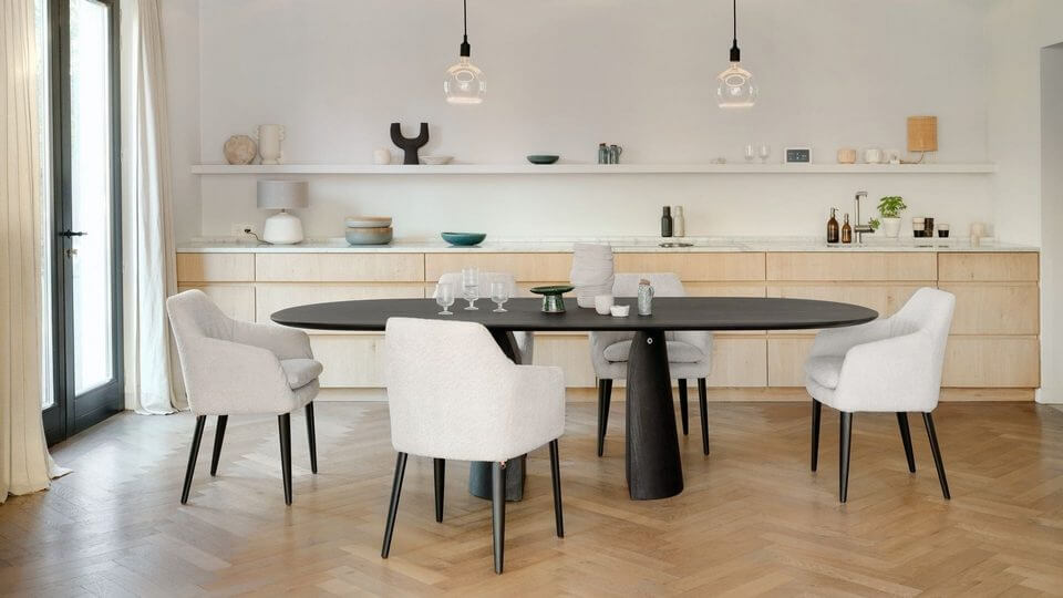 Grande table moderne pour restaurant en bois teinté noir