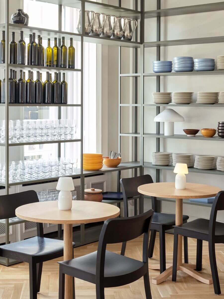 Table de restaurant au design contemporain PASTIS