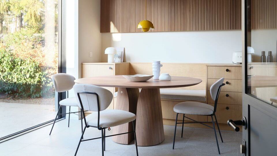 Table design en bois pour les hôtels et les restaurants