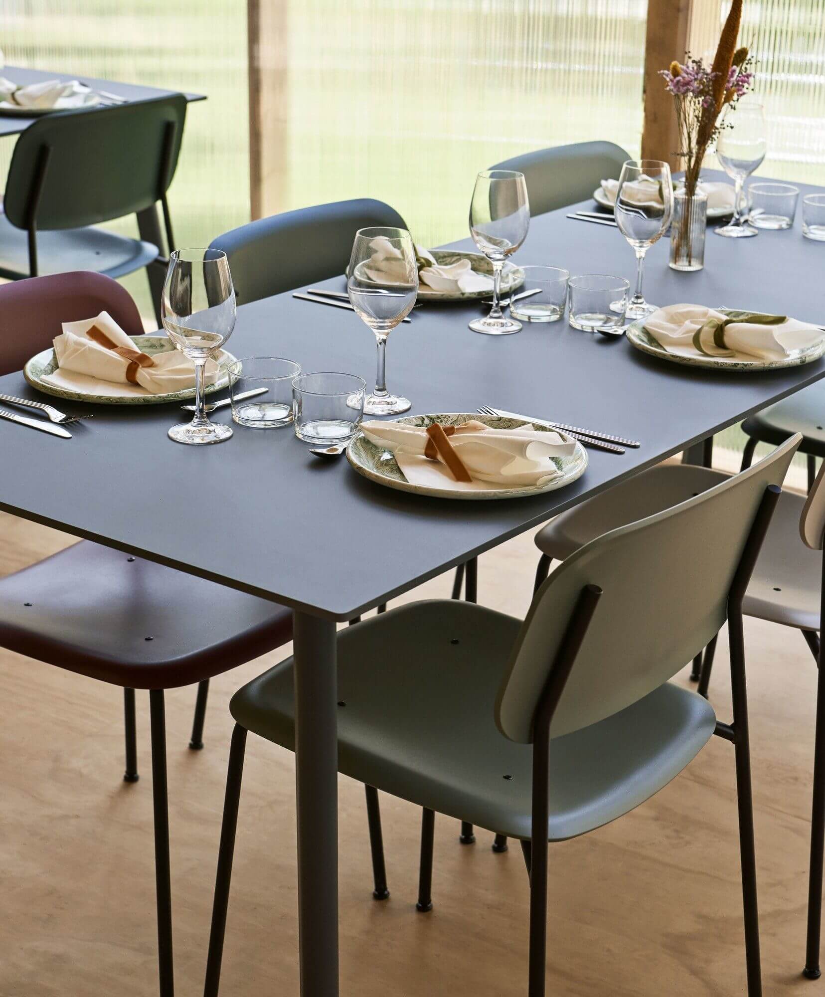 Table de restaurant design en bois CPH