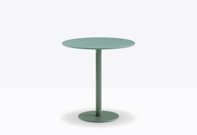 Table de restaurant design et colorée avec un pied central rainuré