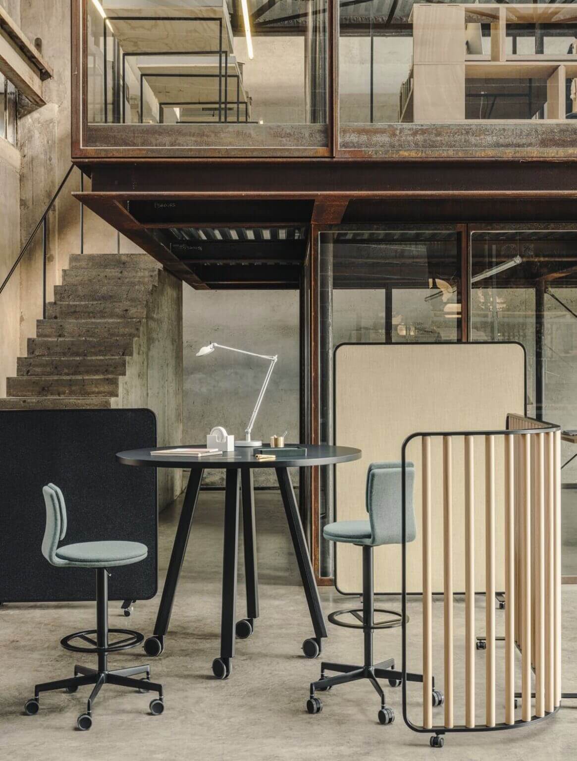 ORI est une table de réunion design et moderne