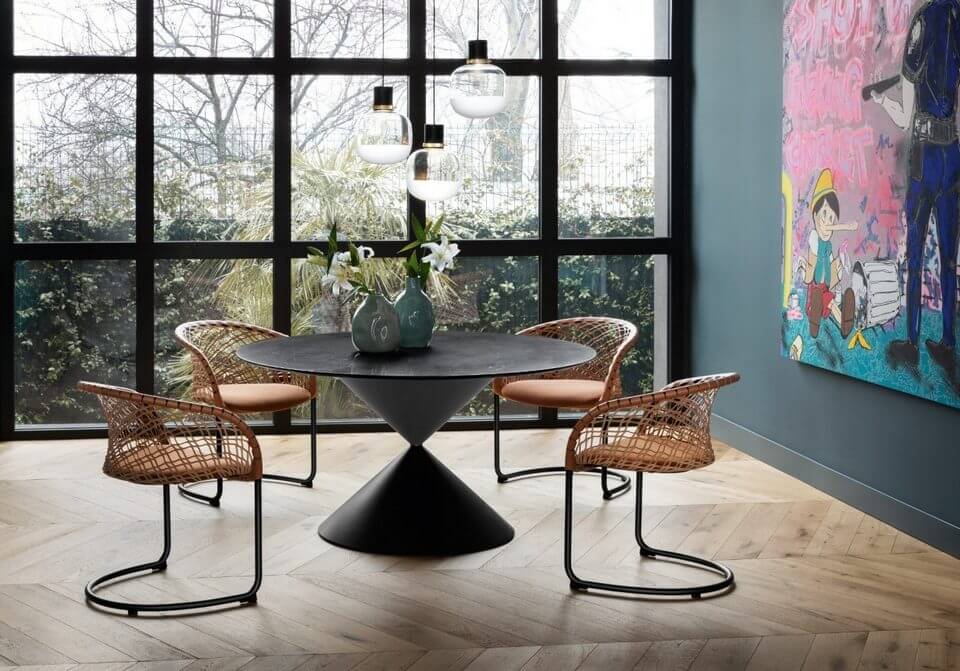 Table ronde design et moderne avec plateau céramique style marbre