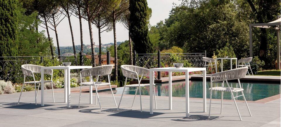 Table de terrasse design carrée QUATRO