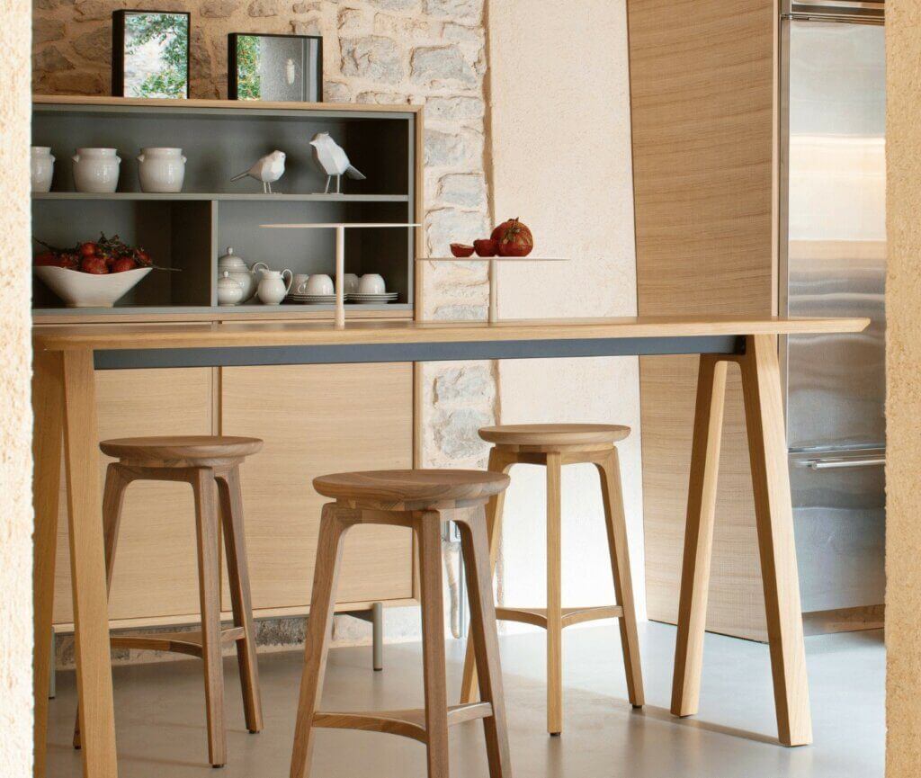 Tabouret design et moderne en bois massif TOD