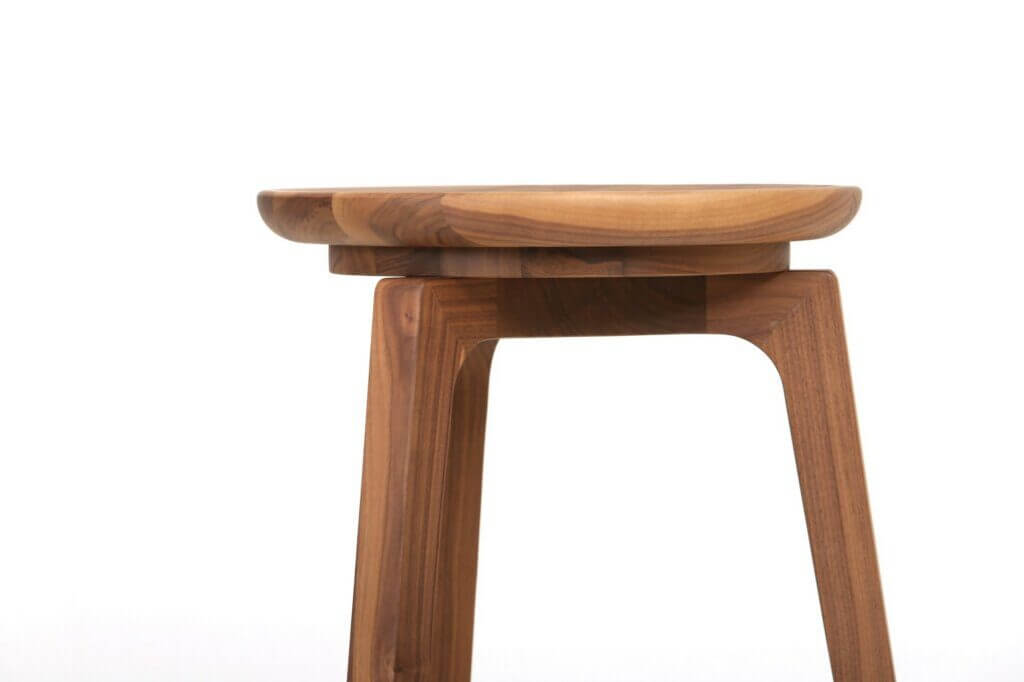 Tabouret en bois massif design et haut de gamme TOD